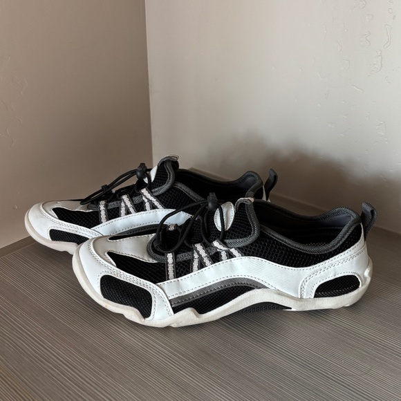 Lands End - Light Wear Toggle Athletic Shoe in Black & White - Picture 7 of 9